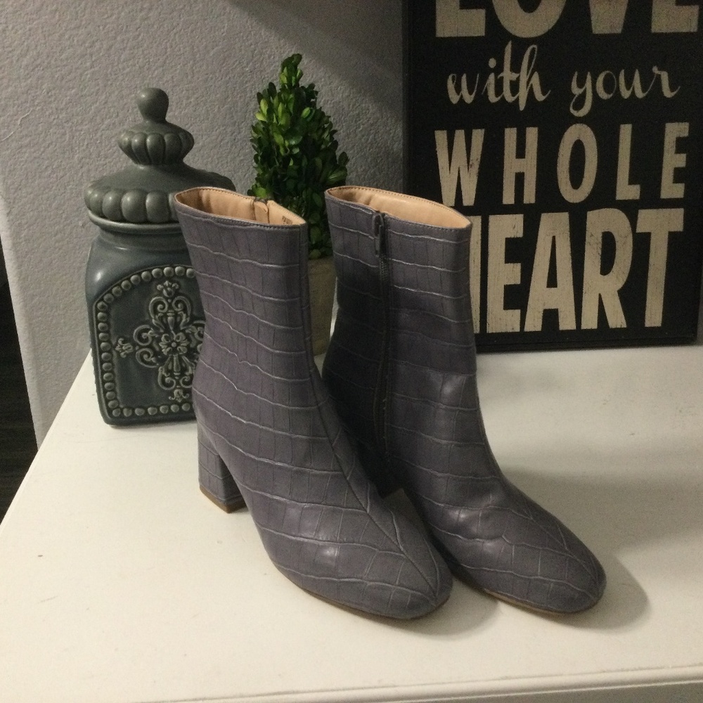 Journee Women’s Bootie - Gray size 6.5